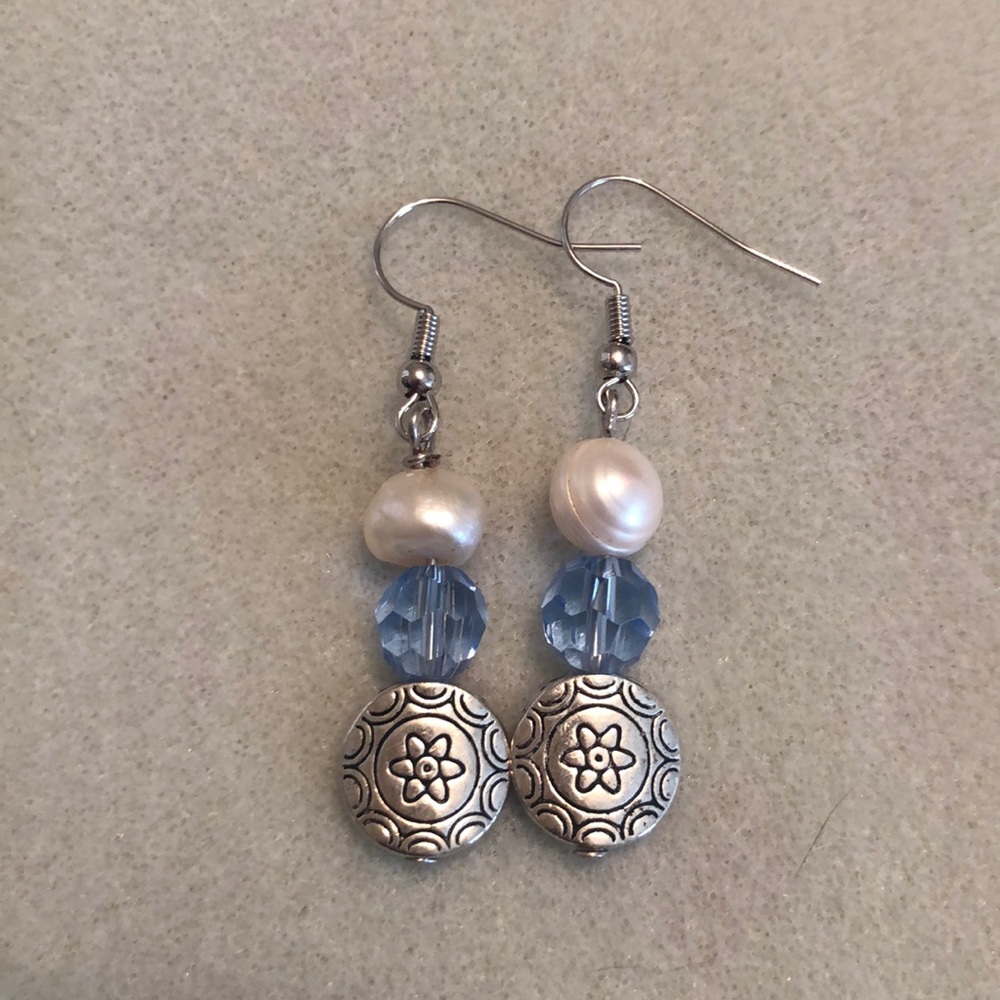 Awesome Pearl earrings with beads